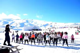 Denizli Kayak Merkezi'nde Kadınlar Zumba ile Eğlendi
