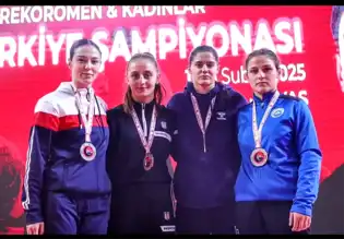 Erzincanlı Güreşçilerden Sivas'tan Madalyalar