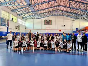 Kaymakam Doğru'dan Genç Voleybolculara Destek