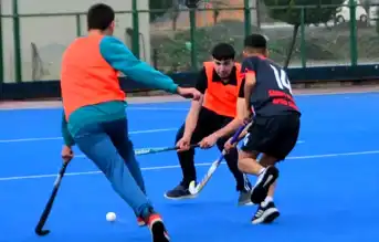 Osmaniye'de Gençler Bilek Güreşi ve Hokeyde Yarıştı