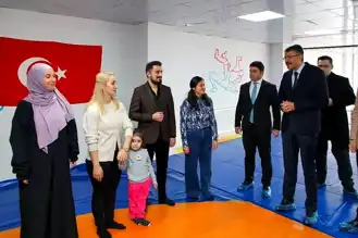 Vali Çelik, Hakkari'deki Spor Merkezini Ziyaret Etti