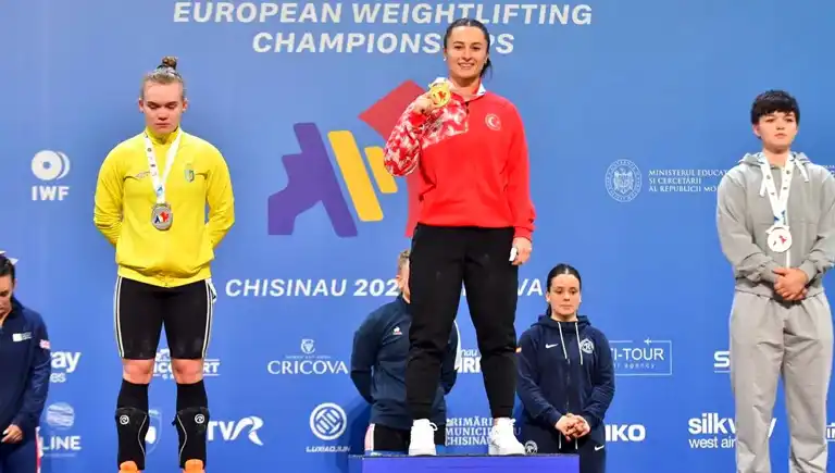 Aysel Özkan Avrupa Halterinde Gümüş Madalya Kazandı