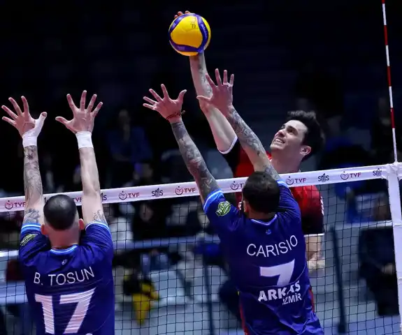 Ziraat Bankkart, Arkas Spor'u 3-1 Yendi!